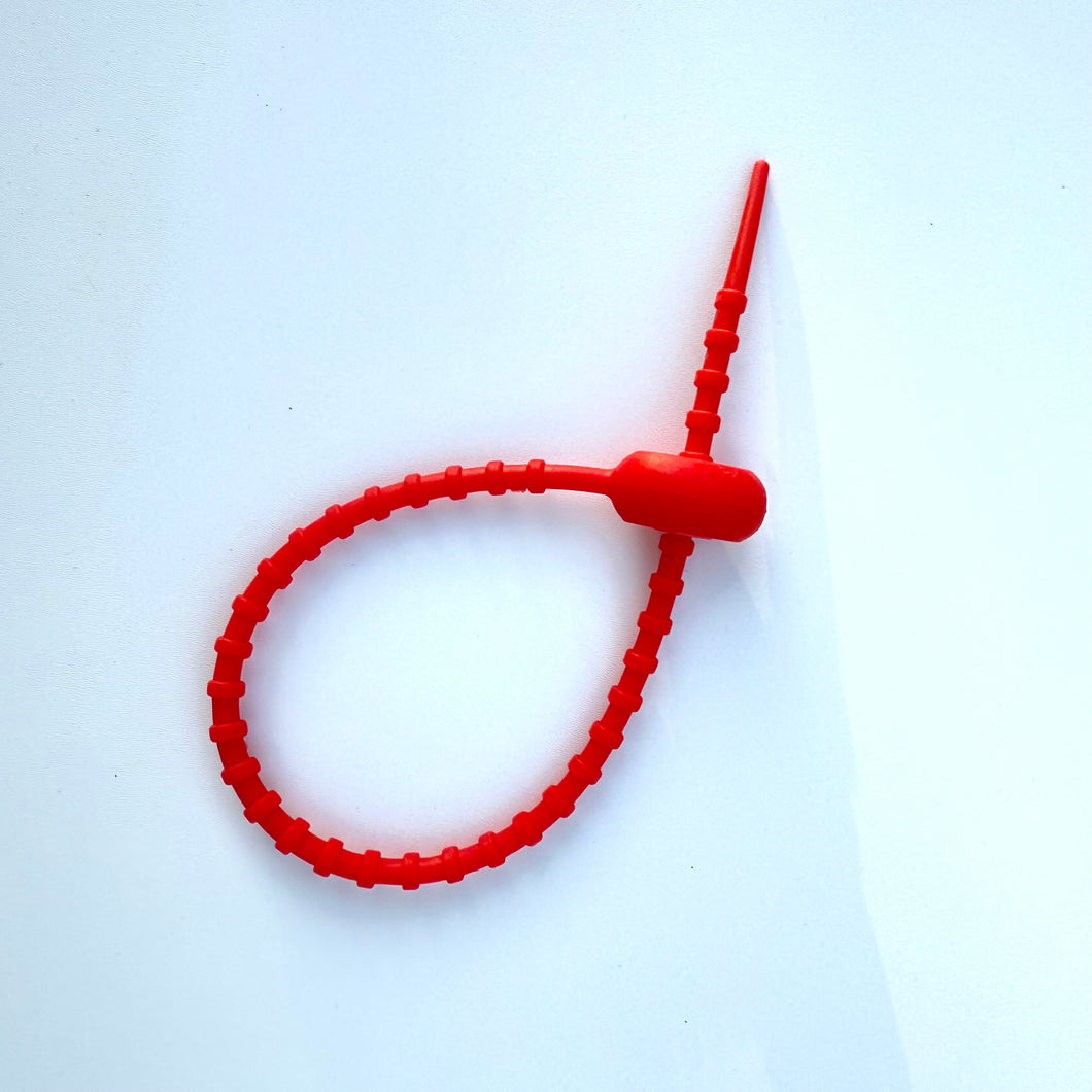 RED RUBBER ADJUSTABLE BAG CHARM CONNECTOR